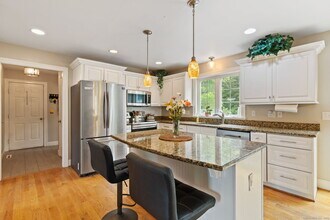 10 Farms Rd in East Windsor, CT - Building Photo - Building Photo