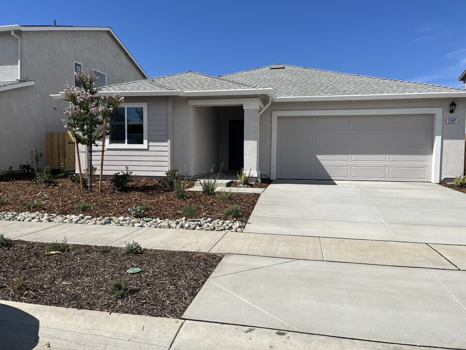 2187 Orlin Dr in Yuba City, CA - Building Photo