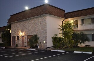 2878 Donnelly Dr in Atlantis, FL - Building Photo