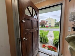 165 Greenfield Dr in Bridgeport, CT - Building Photo - Building Photo