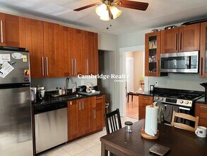 281 Cardinal Medeiros Ave, Unit 1B in Cambridge, MA - Building Photo - Building Photo