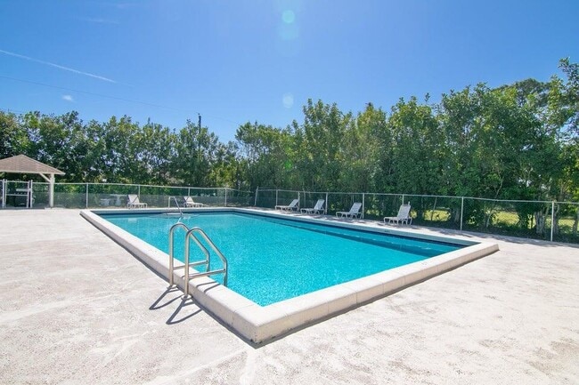 property at 5924 Longbow Ln