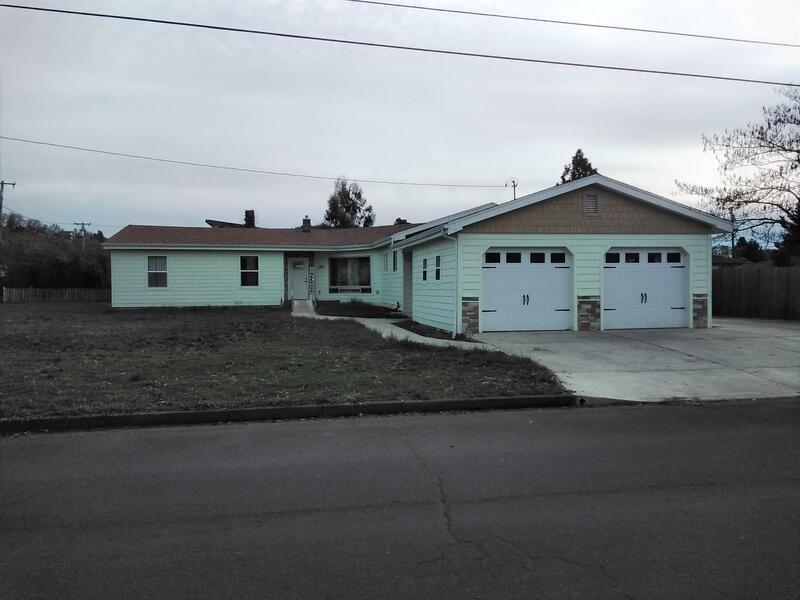 2347 Cannon Ave in Roseburg, OR - Building Photo