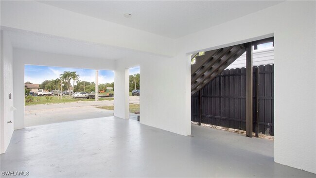 9002 Somerset Ln in Bonita Springs, FL - Building Photo - Building Photo