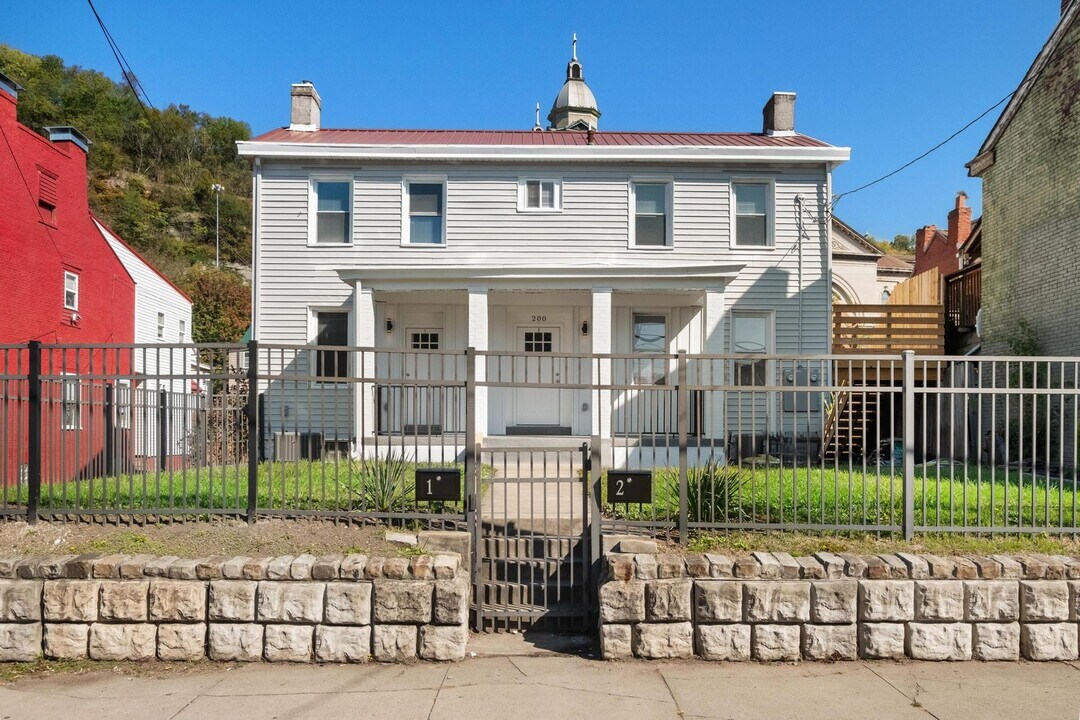 200 N Main St in Pittsburgh, PA - Foto de edificio