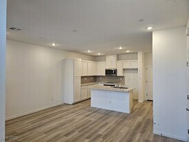 212 Wewatta Ave in Henderson, NV - Building Photo