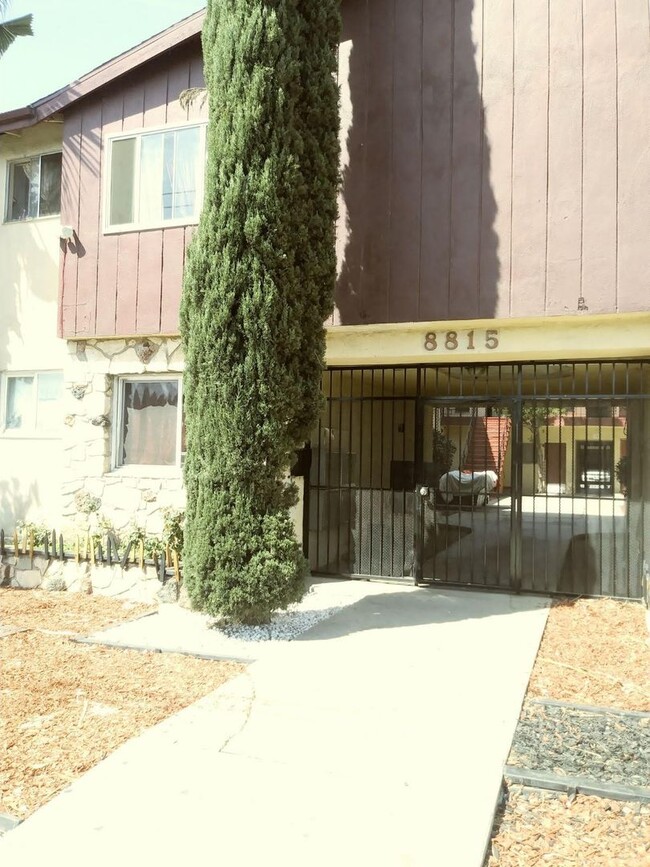 8815 Van Nuys Blvd in Los Angeles, CA - Building Photo - Building Photo