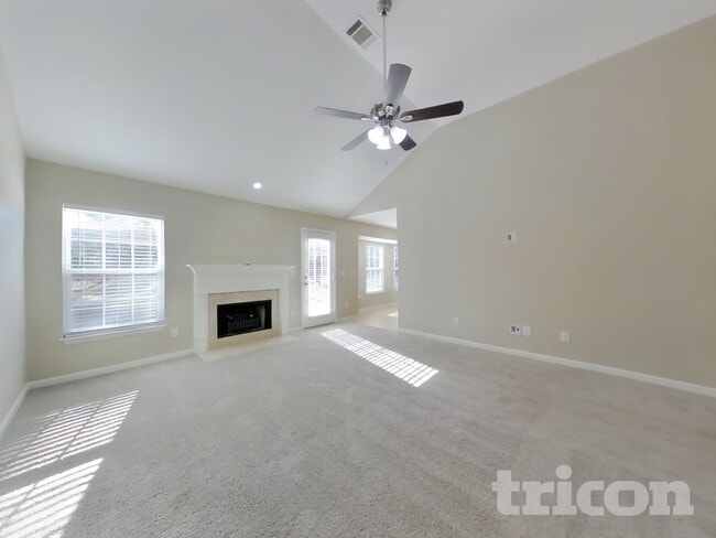 3505 Flora Dr in Spring Hill, TN - Foto de edificio - Building Photo