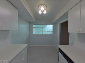 1700 Rexford Dr in Las Vegas, NV - Building Photo - Building Photo
