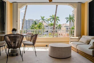 725 Crandon Blvd in Key Biscayne, FL - Building Photo - Building Photo