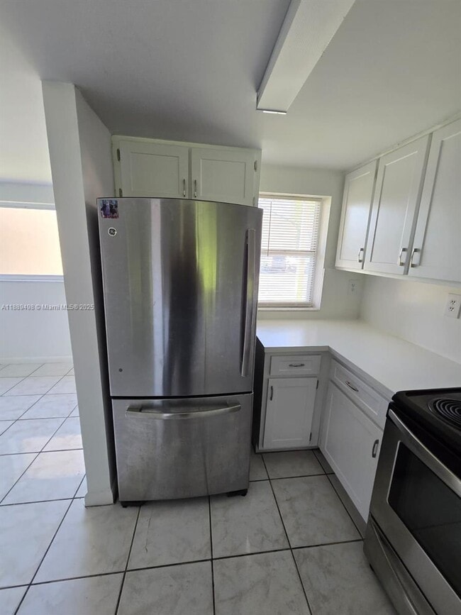 2500 NW 28th St in Miami, FL - Building Photo - Building Photo