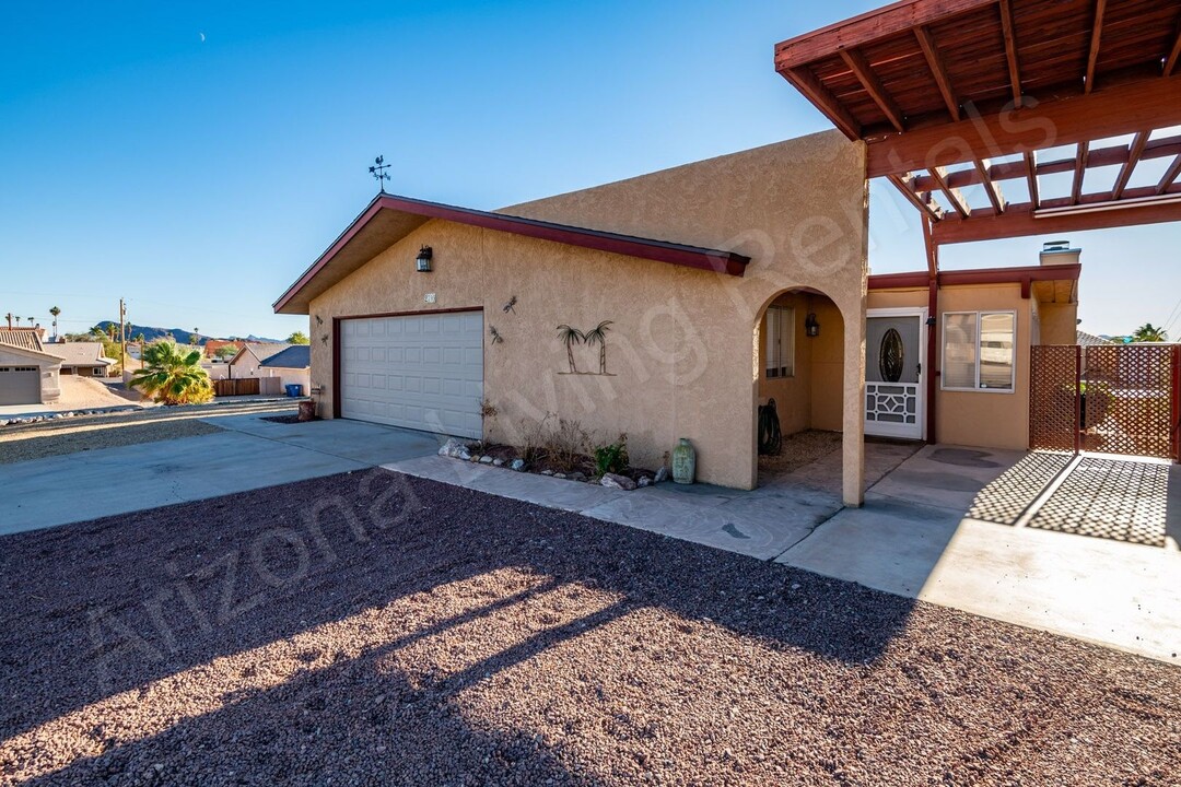 2799 Ranchero Ln in Lake Havasu City, AZ - Foto de edificio