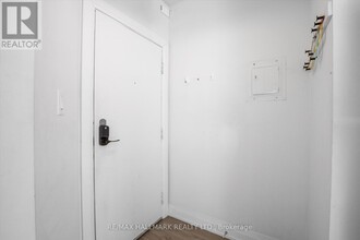 15-595 ST CLAIR Ave in Toronto, ON - Building Photo - Building Photo