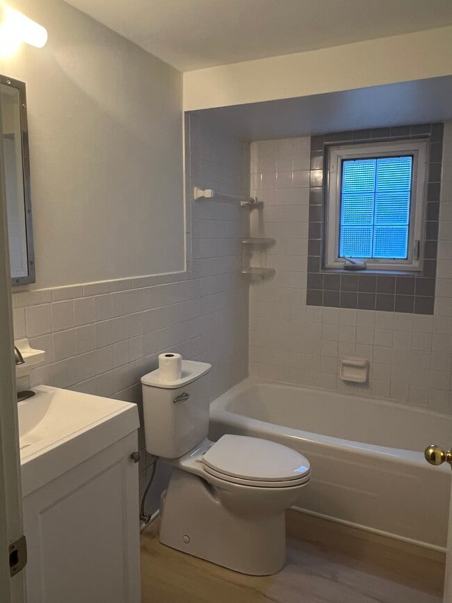 118 Putnam Rd, Unit 1st floor in Pomfret Center, CT - Building Photo - Building Photo
