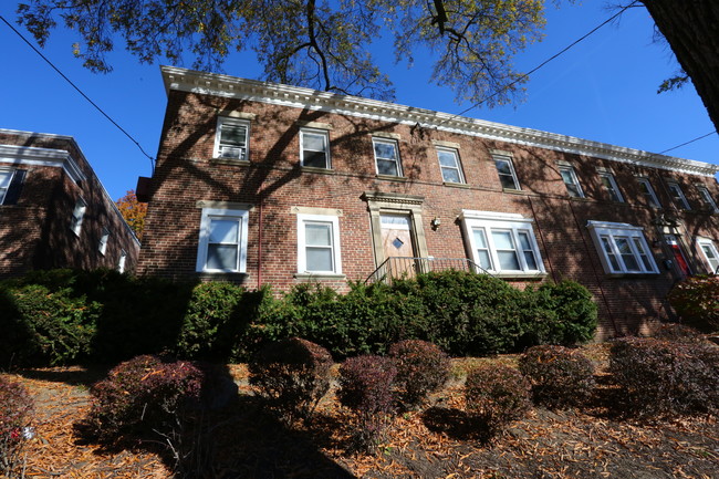 832 Taylor St NE in Washington, DC - Building Photo - Building Photo