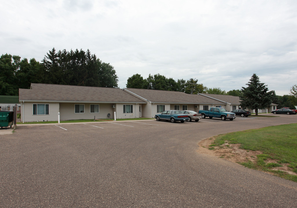 Oakview Apartments in Woodville, WI - Building Photo