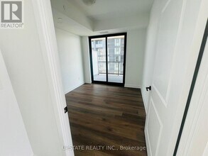 2075 Lakeshore Rd. in Burlington, ON - Building Photo - Building Photo