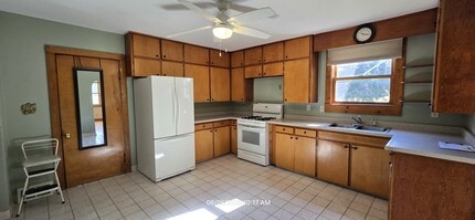4729 Carlstrom Rd in Manistee, MI - Building Photo - Building Photo