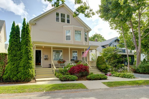 23 Berkeley Ave in Newport, RI - Building Photo