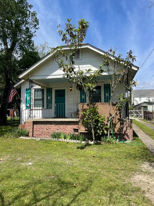 property at 1006 Buist Ave