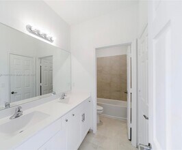 244 NE 210th Way in North Miami Beach, FL - Building Photo - Building Photo