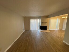 4716 Walden Pond Dr in Raleigh, NC - Foto de edificio - Building Photo