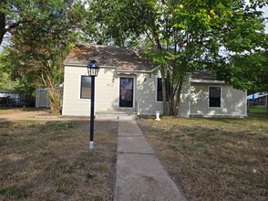 912 S Gordon St in Bryan, TX - Building Photo - Building Photo