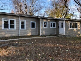 19 Henning Dr in Montrose, NY - Building Photo