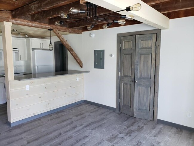 591 Main St in Center Moriches, NY - Building Photo - Building Photo