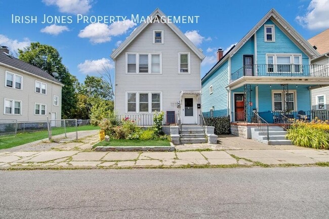 84 10th St in Buffalo, NY - Building Photo - Building Photo