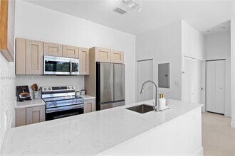 21850 Old Dixie Hwy in Miami, FL - Building Photo - Building Photo