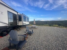 35251 Calle Campo, Unit Glamping Trailer in Temecula, CA - Building Photo