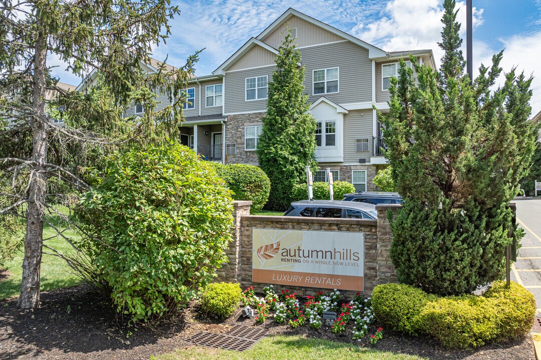 Autumn Hills in Woodbridge, NJ - Foto de edificio