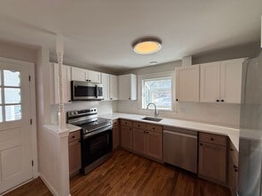 86 Gene St in East Haven, CT - Building Photo - Building Photo