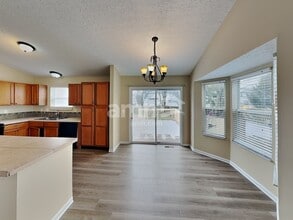 6693 Jennyann Way in Canal Winchester, OH - Foto de edificio - Building Photo