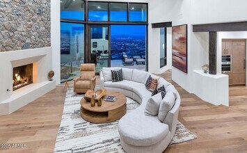 5810 E Cholla Ln in Paradise Valley, AZ - Building Photo - Building Photo