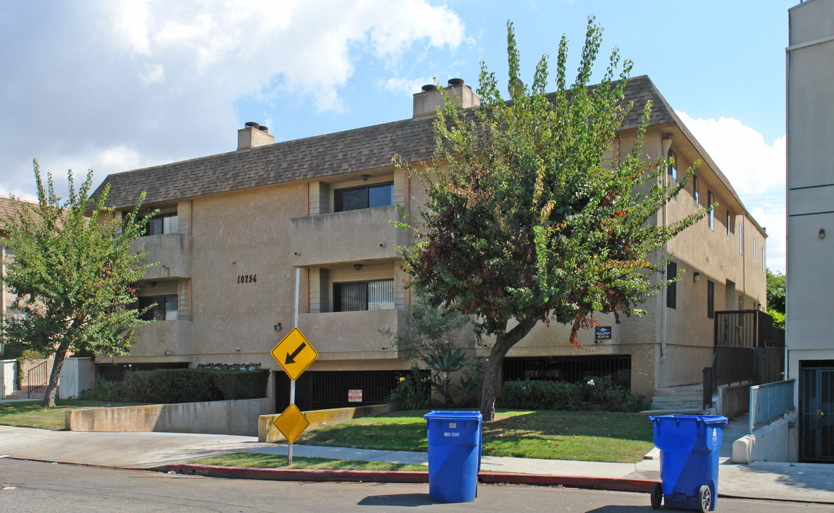 10752-10756 Lawler St in Los Angeles, CA - Building Photo