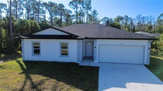 18141 Wintergarden Ave in Port Charlotte, FL - Building Photo