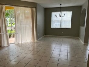 8964 W Flagler St, Unit 112 in Miami, FL - Building Photo - Building Photo