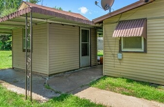 220 NE 3rd St in Moore, OK - Building Photo - Building Photo