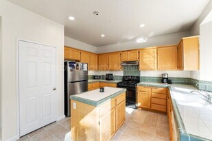954 Taylor Ln in Fillmore, CA - Building Photo