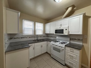 2617 W 42nd St in Los Angeles, CA - Building Photo - Building Photo