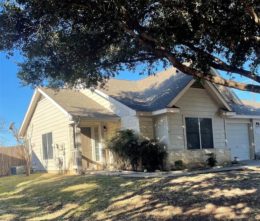 150 Prairie Springs Loop in Georgetown, TX - Building Photo