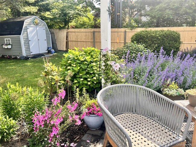 49 Fanning Ave in Hampton Bays, NY - Building Photo - Building Photo