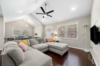 1947 Maywood Pl NW in Atlanta, GA - Foto de edificio - Building Photo