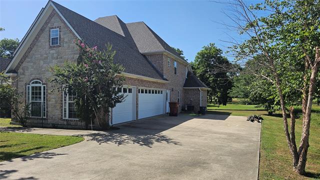 1208 Pioneer Trail in Bonham, TX - Building Photo - Building Photo