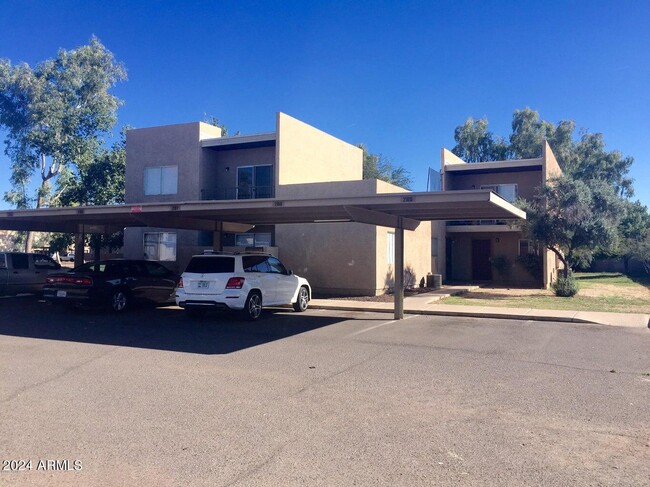 property at 2801 E Kathleen Rd