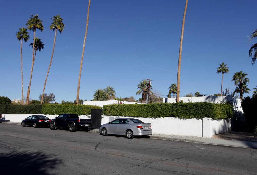526 S Camino Real in Palm Springs, CA - Foto de edificio