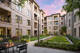 Elate Bent Tree in Dallas, TX - Foto de edificio - Building Photo