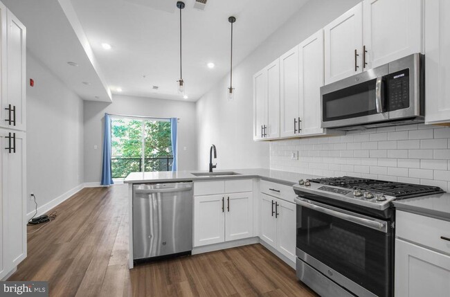 property at 910 N 17th St